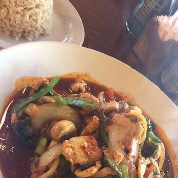 Lemongrass Grill - Drunken stir fry with chicken and brown rice - Thai Near Me - Munroe Falls, Ohio Lemongrass Grill - Drunken stir fry with chicken and brown rice - Thai Near Me - Munroe Falls, Ohio
