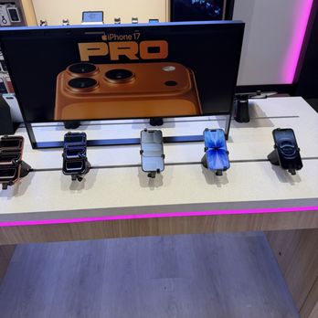 T-Mobile Experience Store - Interior - Mobile Phones Near Me - Simi Valley, California