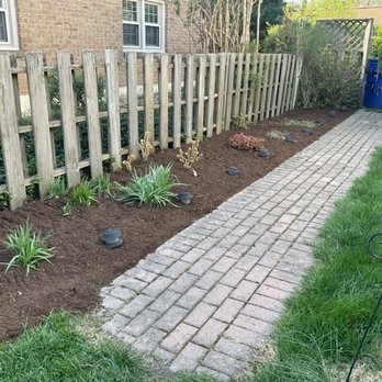 Union Park Landscaping - Mulch & plants - Landscaping Near Me