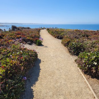 Dinosaur Caves Park - Walking trails - Parks Near Me - Pismo Beach, California
