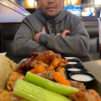 Buffalo Wild Wings - American Near Me - Cerritos, California