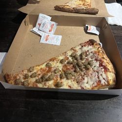 Manhattan Giant - Sausage slice