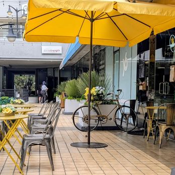 Burosu Ramen - Outside - Ramen Near Me - Studio City, California