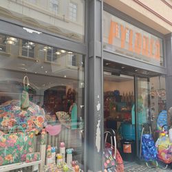 Pylones