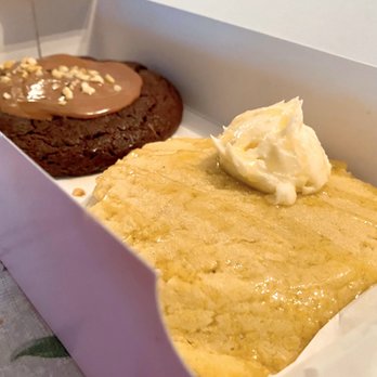 Crumbl - Nashua - Hazelnut Mudslide & Cornbread - Bakeries Near Me - Nashua, New Hampshire