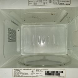 White Pine Motel - Dirty microwave