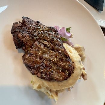 Walnut Kitchen - Filet with Garlic Mashed Potatoes - Southern Near Me - Maryville, Tennessee Walnut Kitchen - Filet with Garlic Mashed Potatoes - Southern Near Me - Maryville, Tennessee