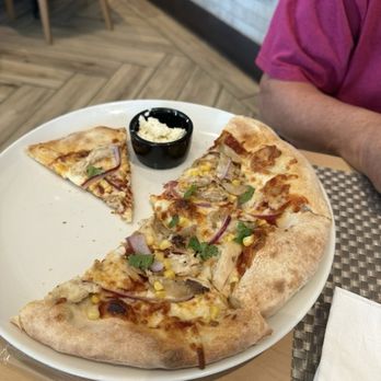 Wolfgang Puck Kitchen + Bar - Barbeque BBQ Chicken Pizza - New American Near Me - The Villages, Florida Wolfgang Puck Kitchen + Bar - Barbeque BBQ Chicken Pizza - New American Near Me - The Villages, Florida