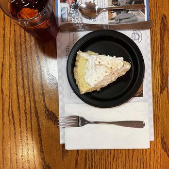 Der Dutchman - Coconut Cream Pie - Bakeries Near Me - Sarasota, Florida Der Dutchman - Coconut Cream Pie - Bakeries Near Me - Sarasota, Florida