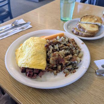 Home Style Cafe - Ham and cheese omelette - American Near Me - Fort Bragg, California