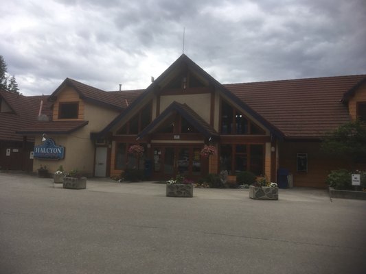 Halcyon Hot Springs Resort by null