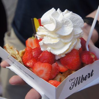 Chez Albert - Strawberry liege waffle with whipped cream (#23) (€5,80) - Waffles Near Me - Bruges, VWV Chez Albert - Strawberry liege waffle with whipped cream (#23) (€5,80) - Waffles Near Me - Bruges, VWV