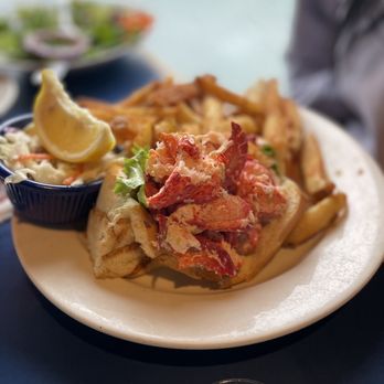 Boston Sail Loft - New England Lobster Roll - Bars Near Me - Boston, Massachusetts Boston Sail Loft - New England Lobster Roll - Bars Near Me - Boston, Massachusetts