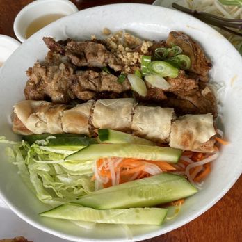 Pho Mi Binh Minh - a bowl of vietnamese food - Vietnamese Near Me - Mississauga, Ontario Pho Mi Binh Minh - a bowl of vietnamese food - Vietnamese Near Me - Mississauga, Ontario
