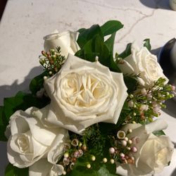 TCU Florist & Flower Delivery - Small bouquet of white roses