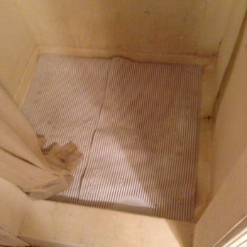 Sierra Sky Ranch - The shower of our SECOND room. - Hotels Near Me - Oakhurst, California