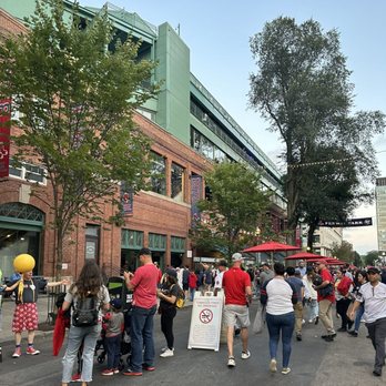 Fenway Park - Stadiums & Arenas Near Me - Boston, Massachusetts Fenway Park - Stadiums & Arenas Near Me - Boston, Massachusetts