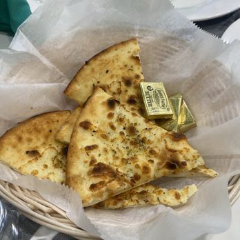 Jannat Restaurant - Free complementary starter bread - Uzbek Near Me - Rolling Meadows, Illinois