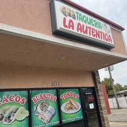Taqueria La Autentica - Outside