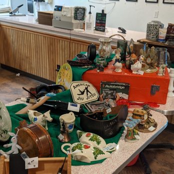 Vincent's Pizza Park - a table full of items - Pizza Near Me - Pittsburgh, Pennsylvania Vincent's Pizza Park - a table full of items - Pizza Near Me - Pittsburgh, Pennsylvania