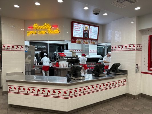 In-N-Out Burger by null