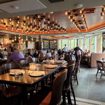 Von's 1000Spirits - Burgers Near Me - Woodinville, Washington