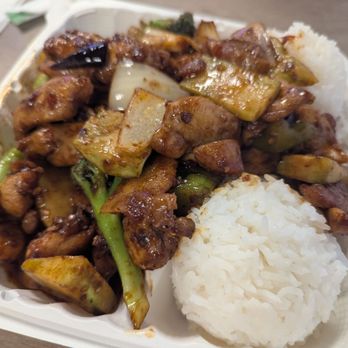 Yummy Kitchen - Chicken and broccoli in black bean sauce - Noodles Near Me - Wahiawa, Hawaii Yummy Kitchen - Chicken and broccoli in black bean sauce - Noodles Near Me - Wahiawa, Hawaii