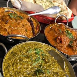 Kurry Walah - Garlic Naan, Bombay Alu, Goat Vindaloo, Saag Paneer