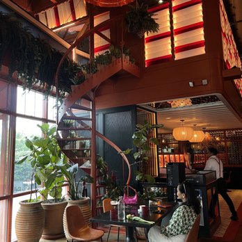 MAD - beautiful interior - Spanish Near Me - Houston, Texas MAD - beautiful interior - Spanish Near Me - Houston, Texas