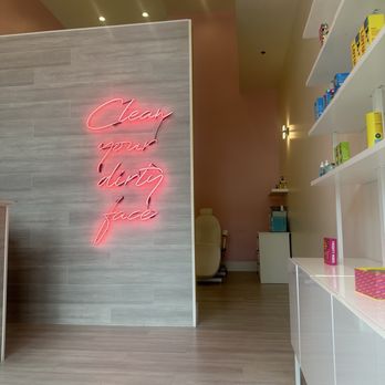 Clean Your Dirty Face - Waiting area - Skin Care Near Me - Winter Park, Florida Clean Your Dirty Face - Waiting area - Skin Care Near Me - Winter Park, Florida