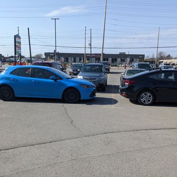 Banh Mi Que Huong - My parallel parking in a crazy parking lot - Vietnamese Near Me - Toronto, Ontario