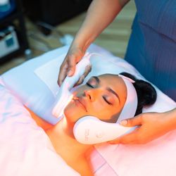 Urbaine Oasis Spa Boutique - Anti-aging LED Red Light Therapy Facial