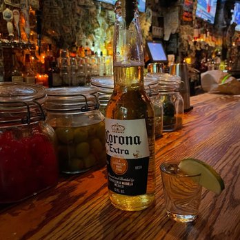 Whiskey Trader - Ice cold beer at the Whiskey Trader. - Sports Bars Near Me - New York, New York
