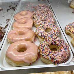 Pioneer Donuts