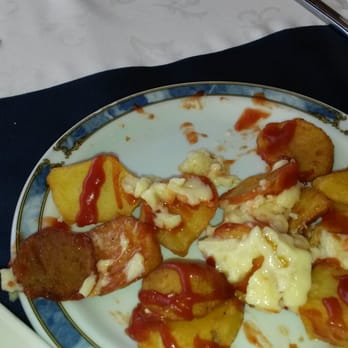 La Marina - bravas a 6.50 y se comen por verguenza ajena. Triste restaurante, viejo y carisimo. Jamas lo recomendaria. - Spanish Near Me - Playa de Pucol, V