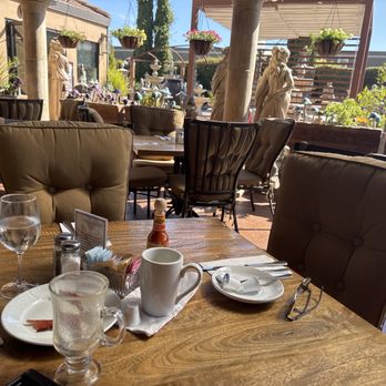 Pottery World Cafe - Nice shaded outdoor seating among fountains - Italian Near Me - Rocklin, California