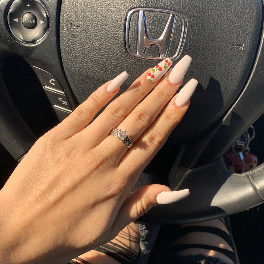 Dorita's Nails - Nail Salons Near Me - Rialto, California