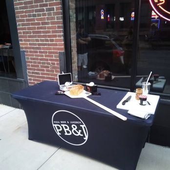 Pizza Beer & Jukebox - Pizza Near Me - Chicago, Illinois
