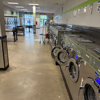 National Laundry - 5 different sized washers - Laundromat Near Me - Dickson, Tennessee