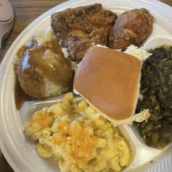 Soul Food Kitchen - Mac and cheese, potatoes and brown gravy, fried chicken and greens with a roll