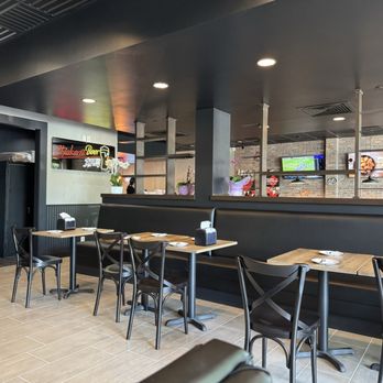 bb.q Chicken - Dining area left side - Chicken Shop Near Me - Carmel, Indiana bb.q Chicken - Dining area left side - Chicken Shop Near Me - Carmel, Indiana