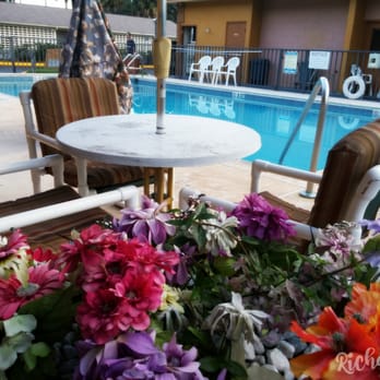 Quality Inn Near Blue Spring - Outdoor Pool - Hotels Near Me - Orange City, Florida
