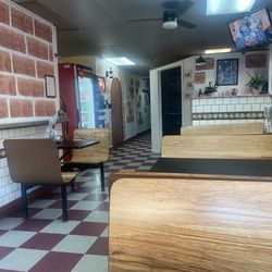Russo's Pizza Family Restaurant - 11/18/23 Restaurant Interior