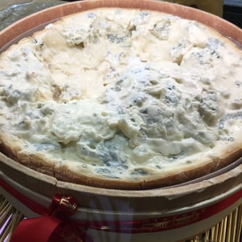 Fromagerie Quatrehomme - Creamy gorgonzola - Cheese Shops Near Me - Paris, 75 Fromagerie Quatrehomme - Creamy gorgonzola - Cheese Shops Near Me - Paris, 75