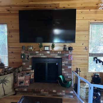 US AV - Samsung 85" tv installed up here in a cabin in Idylwild Ca - TV Mounting Near Me
