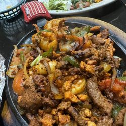 Los Mezcales Mexican Bar & Grill - Fajitas texana