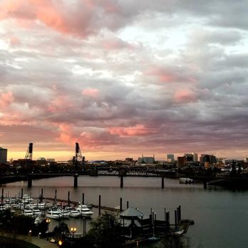 Willamette River - Colorful sunset - Local Flavor Near Me - Portland, Oregon Willamette River - Colorful sunset - Local Flavor Near Me - Portland, Oregon
