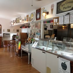 Drost's Chocolates - Ice cream parlor attached to chocolate shop