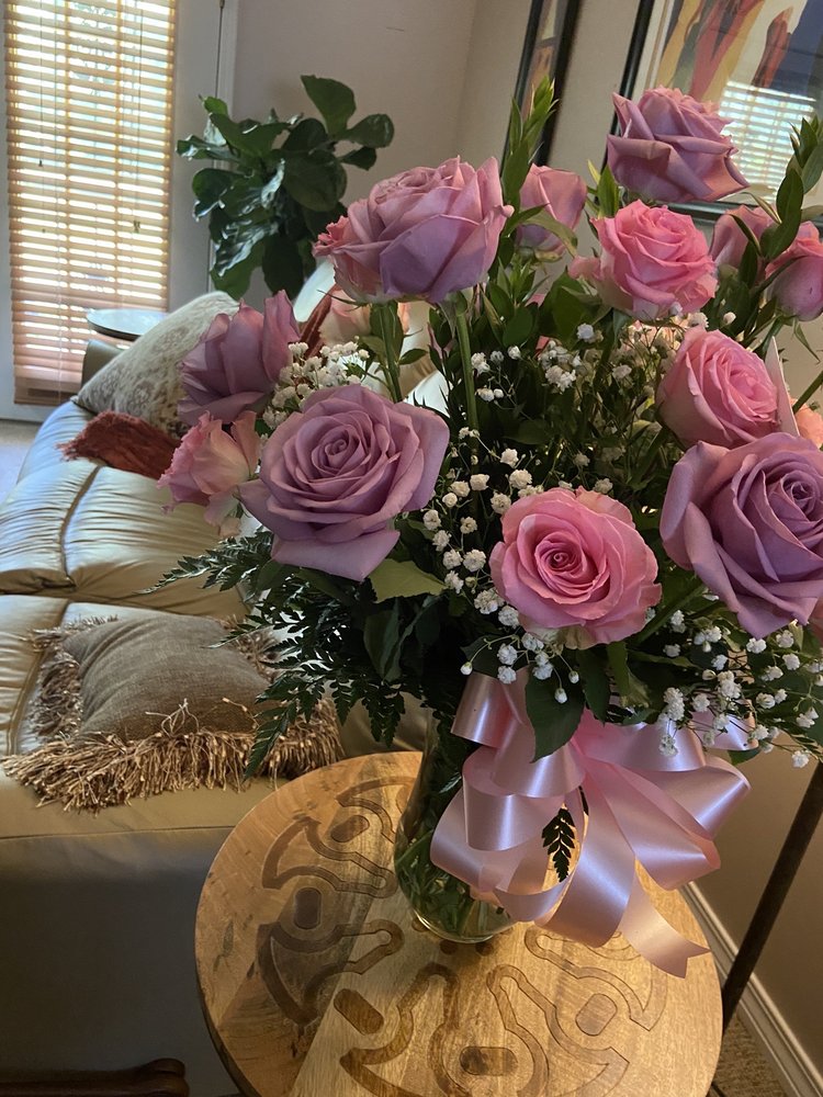 LEAF & PETAL FLORIST & GIFT SHOP Updated September 2024 3324 Saint