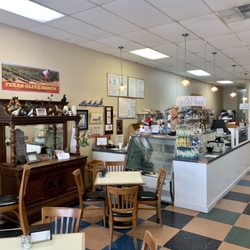 Blue Quail Deli - Restaurant interior: order and pick up counter